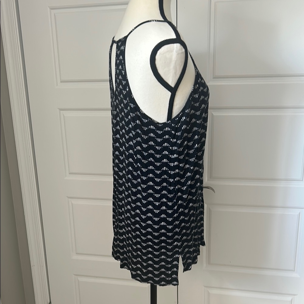 Black and White Patterned Women's Top - Picture 5 of 8